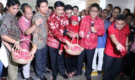 Acara tabur bunga di kantor DPP PDIP, Jalan Diponegoro Nomor 58, Menteng, Jakarta Pusat, Rabu (27/7).