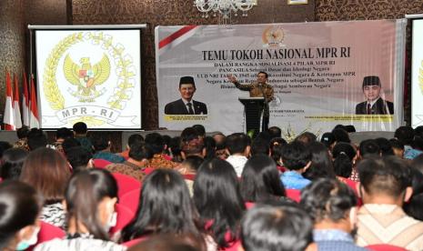 Acara Temu Tokoh Nasional MPR RI Dalam Rangka Sosialisasi Empat Pilar MPR RI Bersama Wakil Ketua MPR RI Fadel Muhammad kerjasama MPR dengan BEM Universitas Mahendradatta, di kota Denpasar, Bali, Selasa (1/9), yang dihadiri Rektor, dosen dan para mahasiswa.