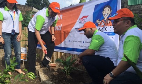 ACC melakukan penanaman pohon di Kampung Cengkeh Turi, Binjai, Sumatra Utara pada 22 Desember 2016. 