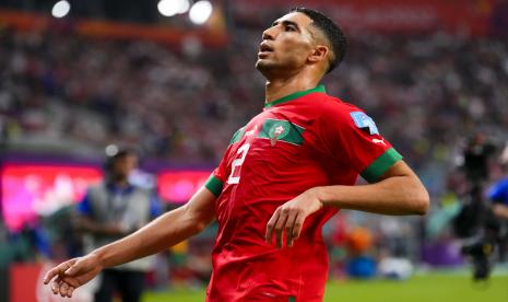 Bek timnas Maroko, Achraf Hakimi.  Sejumlah pemain bintang timnas Maroko, termasuk Achraf Hakimi, terlihat ikut terlibat dalam aksi donor darah membantu korban gempa bumi Maroko.