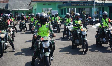 ACT Tasikmalaya bekerja sama dengan jajaran Kodim 0612/Tasikmalaya menyalurkan bantuan 500 paket beras, Jumat (9/4/2021). 