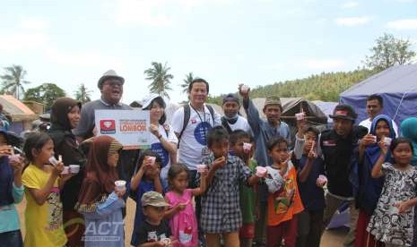 ACT bekerja sama dengan sejumlah perusahaan es krim Indonesia menyediakan es untuk anak-anak korban gempa Lombok.