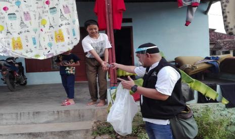 ACT Lampung salurkan bantuan logistik kepada korban banjir di Kota Bandar Lampung, Jumat (12/6).