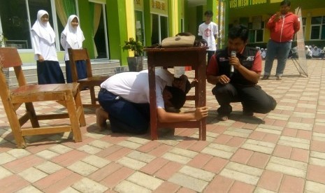 ACT melaksanakan simulasi tanggap bencana kepada siswa  siswi di MTsN 1 Bogor, Selasa (16/10).