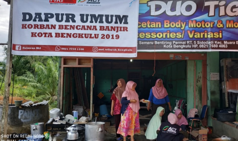 ACT mendirikan posko bantuan untuk belasan ribu pengungsi banjir di Bengkulu.