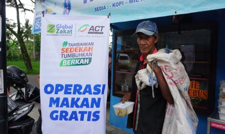 ACT Tasikmalaya menggelar operasi makan gratis di Kots Tasikmalaya, Kamis (12/11).