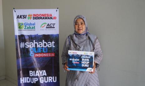 ACT Tasikmalaya menyalurkan bantuan kepada 50 guru honorer. 