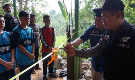 ACT Tasikmalaya meresmikan penggunaan dua sumur wakaf di Kabupaten Tasikmalaya, Selasa (12/1). Dua sumur wakaf itu dibangun untuk memenuhi kebutuhan warga setempat akan air bersih. 