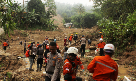 ACT tembus wilayah terisolir di Lebak untuk membantu mendistribusikan bantuan.