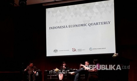 Bank Dunia bersama Otoritas Jasa Keuangan (OJK)  menggelar diskusi mengenai pertumbuhan ekonomi Indonesia,  di Jakarta, Rabu, (22/3). 