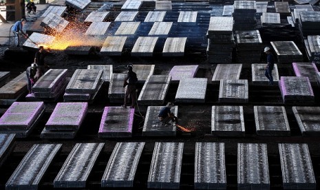 Activities in a steel company in Cilegon, Banten (illustration)