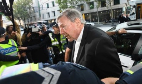  Ada kemungkinan Kardinal George Pell jalani dua persidangan untuk dua dakwaan terpisah. 