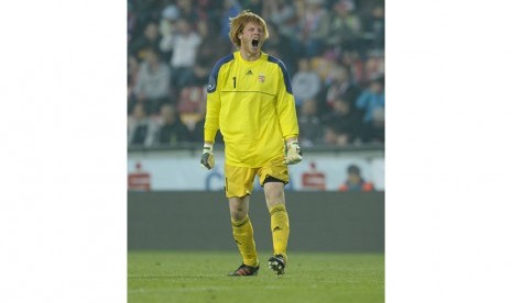 Adam Bogdan