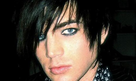 Adam Lambert. Penyanyi jebolan American Idol 2009 yang kerap berdandan ala 'Emo'. (Sumber: photobucket.com)