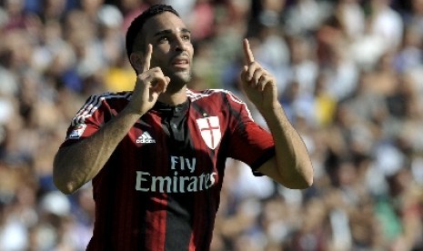 Adil Rami saat berseragam Milan.