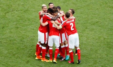 Admir Mehmedi merayakan gol usai menahan imbang Swiss 1-1 dalam lanjutan grup B Piala