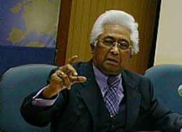 Adnan Buyung Nasution