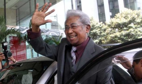 Adnan Buyung Nasution