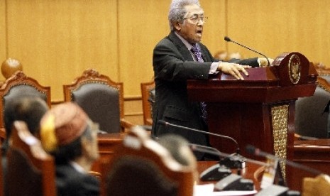 Adnan Buyung Nasution 