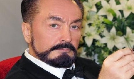 Adnan Oktar atau juga dikenal Harun Yahya.