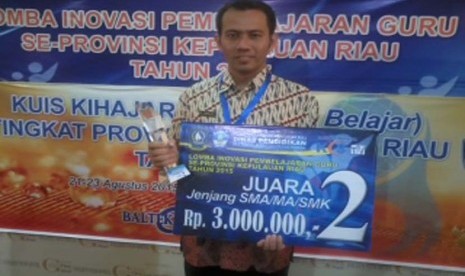 Adrian menjadi juara kedua lomba inovasi pembelajaran berbasis iT sep-Provinsi Riau.