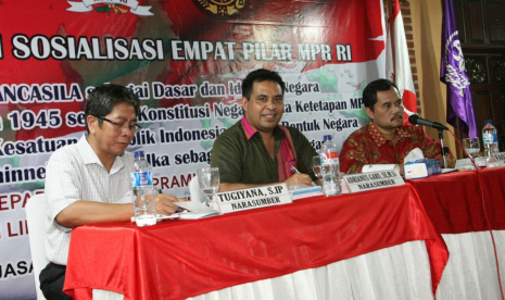 Adrianus Garu dan Tugiyana, S.IP menjadi pembicara di Kemah Sosialisasi Empat Pilar di Ungaran, Jawa Tengah.