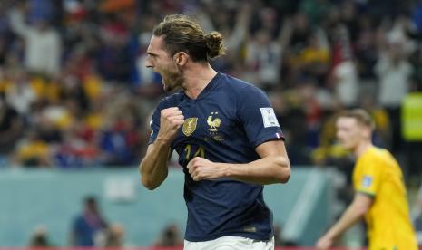 Adrien Rabiot dari Prancis merayakan setelah mencetak gol pembuka timnya selama pertandingan sepak bola grup D Piala Dunia antara Prancis dan Australia, di Stadion Al Janoub di Al Wakrah, Qatar, Selasa, 22 November 2022. 