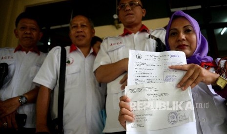 Advokat Cinta Tanah Air (ACTA) berdiskusi udai mendaftarkan gugatan di PTUN Jakarta, Senin (13/2).