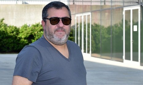 Agen pemain sepak bola Mino Raiola bertemu Presiden Barcelona Joan Laporta