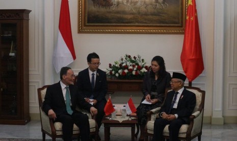 Agenda pertama Wakil Presiden Ma'ruf Amin usai dilantik, menerima kunjungan kehormatan Wakil Presiden China Wang di Istana Wakil Presiden, Jakarta, Ahad (20/10).