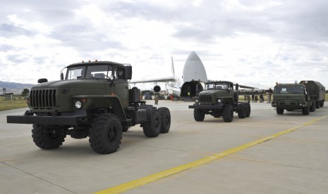 Bagian pertama sistem pertahanan S-400 sudah tiba di pangkalan udara di dekat ibu kota Ankara.