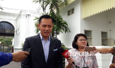 Agus Harimurti Yudhoyono (AHY) menemui Presiden Joko Widodo di Istana, Selasa (6/3) pagi. 