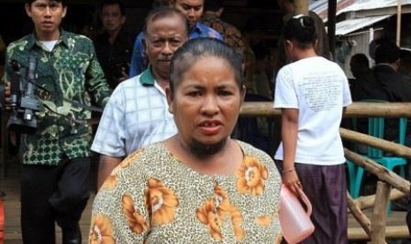 Agustina Dorman, warga Pulau Bintan yang memiliki kumis dan jenggot.