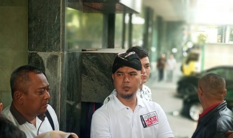 Ahmad Dhani melaporkan EF ke Bareskrim Polri, Jakarta, Jumat (19/10), atas dugaan intimidasi. 