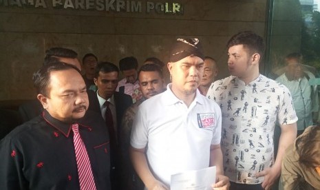 Ahmad Dhani melaporkan EF ke Bareskrim Polri, Jakarta, Jumat (19/10) atas dugaan intimidasi.