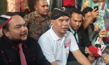 Ahmad Dhani melaporkan EF ke Bareskrim Polri, Jakarta, Jumat (19/10), atas dugaan intimidasi.