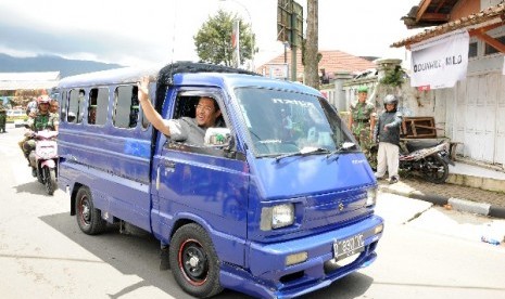 Ahmad Heryawan jajal angkot di Pangalengan