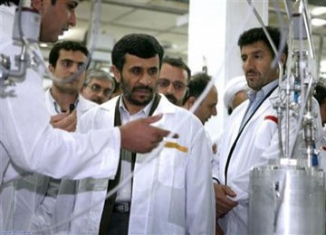 Ahmadinejad di Fasilitas Nuklir Natanz