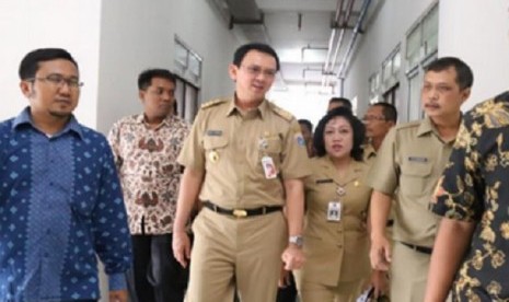 Ahok bersama Kadis Perumahan DKI