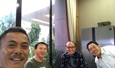 Ahok bersama tiga tim suksesnya, yaitu Charles Honoris, Prasetyo Edi Marsudi, dan Yunarto Wijaya.