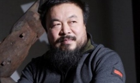 Seniman Ai Weiwei mengatakan pamerannya di London dibatalkan karena unggahannya di media sosial yang mendukung Palestina. 