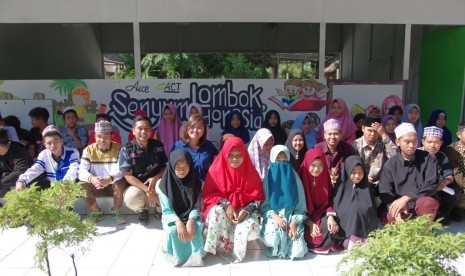 AICE bersama Aksi Cepat Tanggap (ACT) dan Rumah Yatim melanjutkan komitmen menyebarkan senyuman bagi anak-anak Lombok sebagai bagian dari pemulihan bencana.