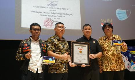 Aice Group mencatatkan rekor di Museum Rekor Dunia Indonesia (MURI) dalam “Pembagian Masker Sekali Pakai Terbanyak Selama Pandemi Covid-19”. Aice Group mencatatkan rekor MURI dengan membagikan 67 juta masker medis saat pandemi.