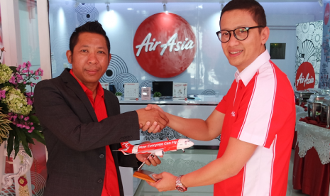 Air Asia Indonesia meresmikan pusat layanan perjalanan Air Asia Travel Service Centre (ATSC) Lamongan yang berlokasi di Sidayu, Gresik.