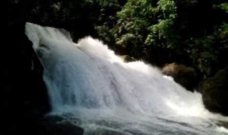 Air terjun Bantimurung di kawasan TN Bantimurung Bulusaraung