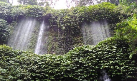 Air Terjun  Benang Kelambu di Desa Aik Berik, Kecamatan Batukliang Utara, Lombok Tengah, NTB