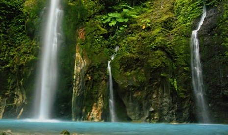 Air Terjun Dua Warna Sibolangit