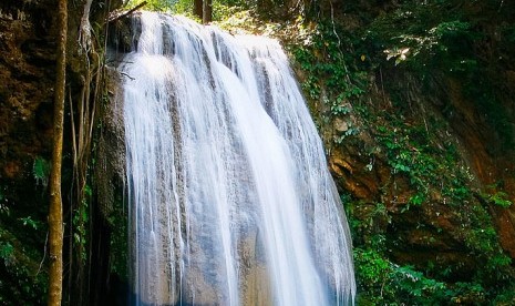 Air terjun. Ilustrasi