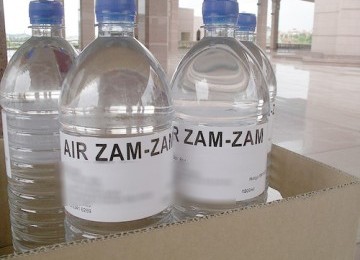 Air zamzam palsu yang dijual dalam botol