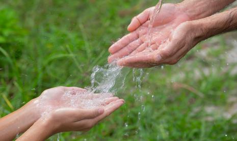 Merujuk data UN Water pada 2022, dilaporkan sekitar setengah dari populasi dunia mengalami kelangkaan air yang parah. (ilustrasi)